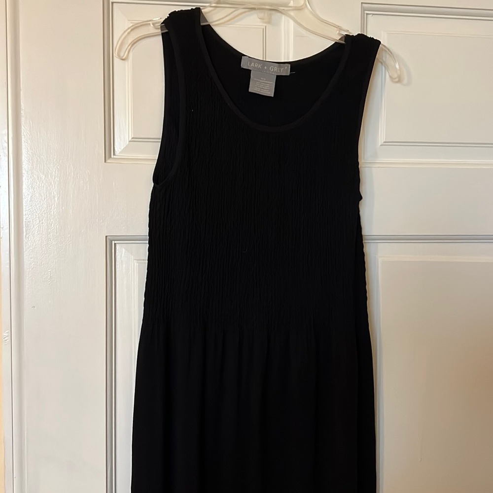 LARK AND GREY dress, very soft and confortable for traveling.